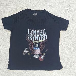 EUC Torrid Black Relaxed Fit Slash Sleeve Lynyrd Skynyrd Graphic Tee Size 1X
